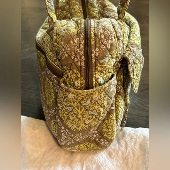 Vera Bradley diaper bag/ changing pad or weekender bag - Picture 6 of 10